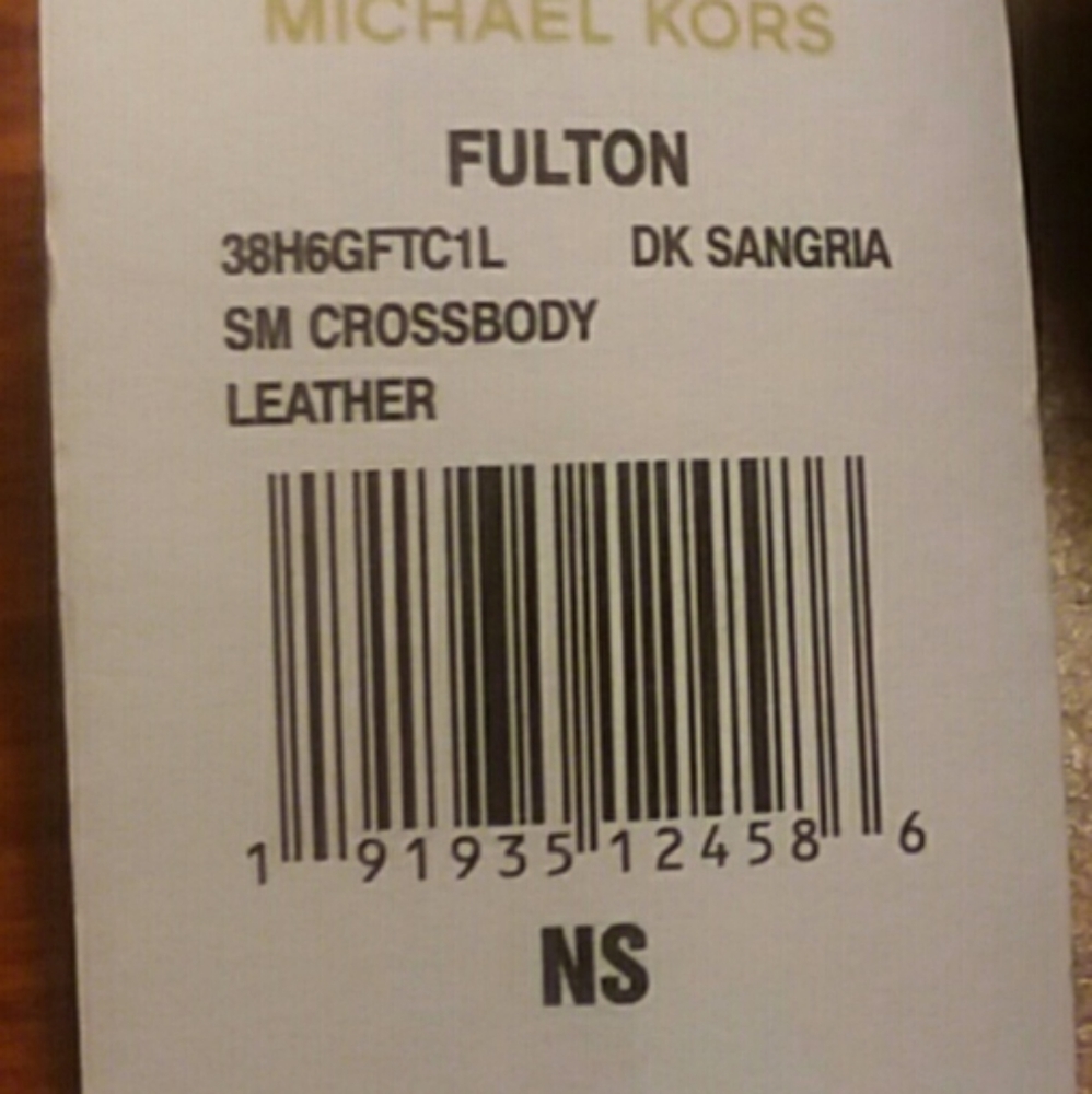 Michael Kors Women Fulton Pebbled Flap Crossbody - Picture 6 of 6